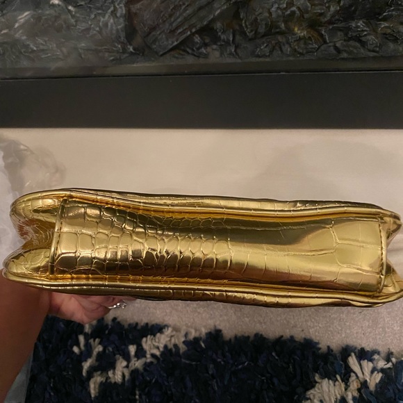 NWT Minnie Mouse Faux Croc Shoulder Bag - Picture 9 of 10